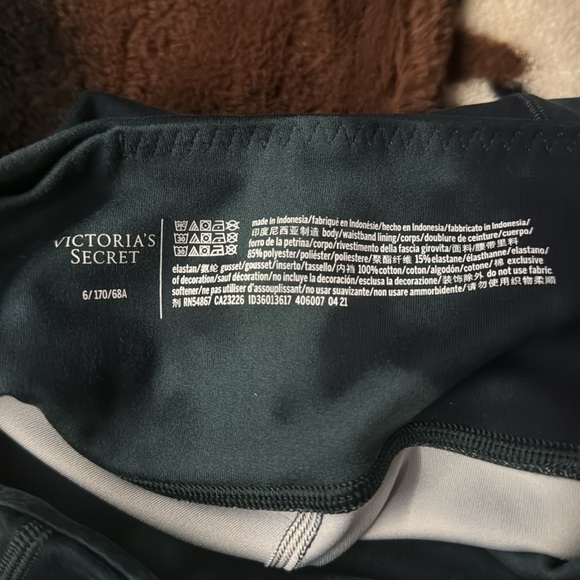 Victoria’s Secret leggings size 6 color green and black - Picture 3 of 3